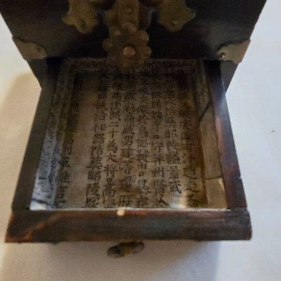 Square South Korean Prayer Box. - Picture 3 of 8